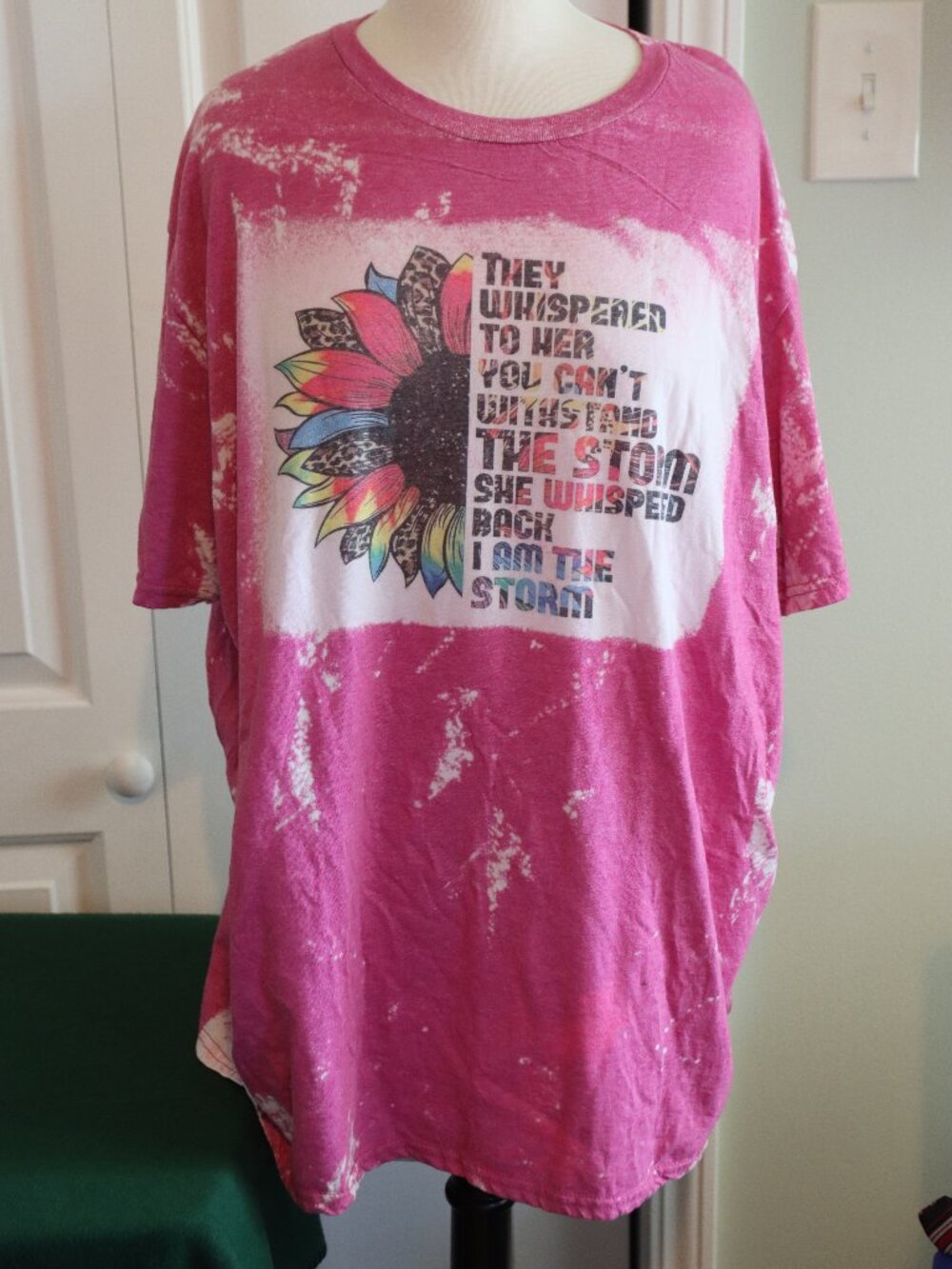 Gildan Softstyle Pink Bleach Wash Short Sleeve Tee Sunflower Graphic Size XL
